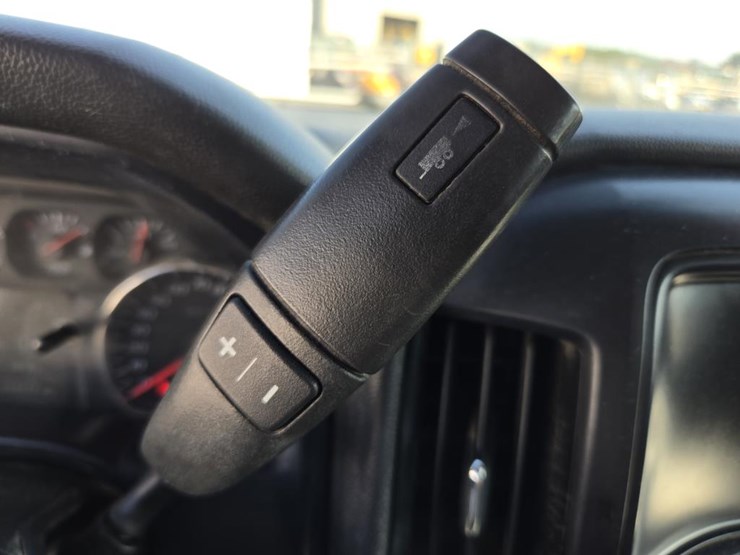 2015-chevrolet-3500-image-57