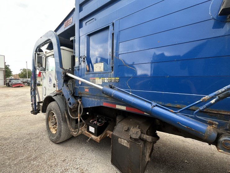 #1631-•-2005-mack-garbage-truck-image-2