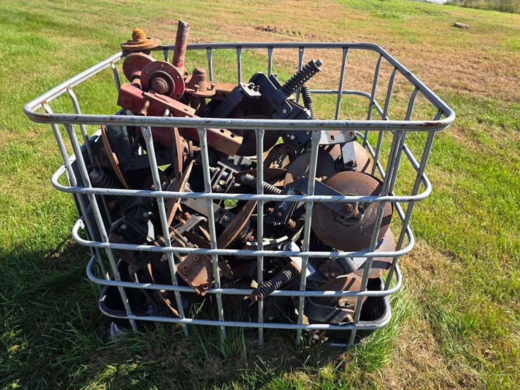 crate-full-of-yetter-closes-off-dmi-applicator-and-some-misc-hubs,-believed-to-be-approx-19,-buying-image-4