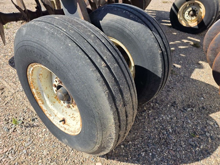 ih-470-tandem-disk,-manual-fold-wings,-9.5l-14-tires-on-6-bolt-rims,-hydraulic-lift,-rear-hitch,-dis-image-21