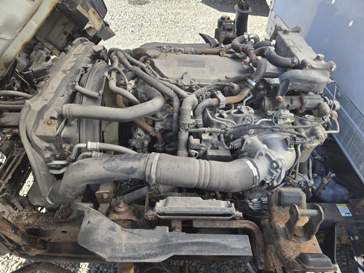 2015-isuzu-npr-hd-image-20