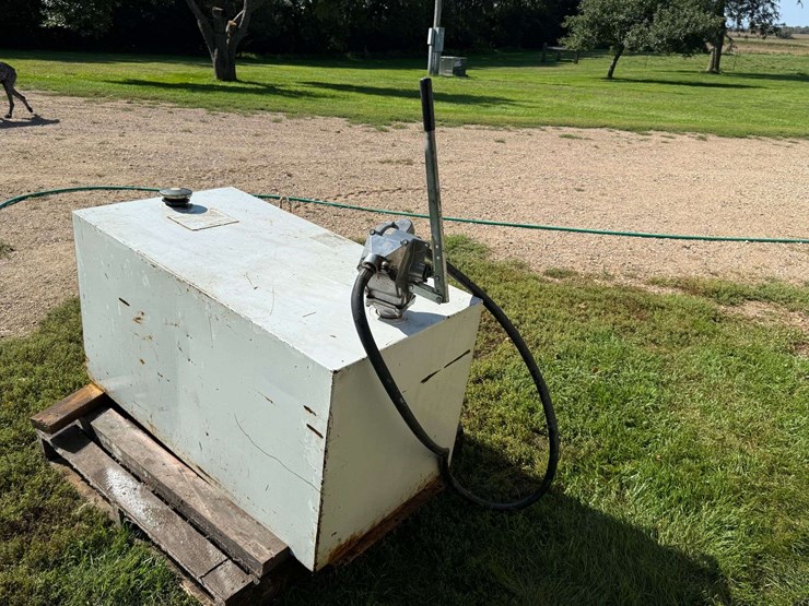 pickup-fuel-barrel,-measures-23”-x-45”-x-24”-tall,-has-hand-pump-and-hose,-model:-hp100-great-plains-image-4