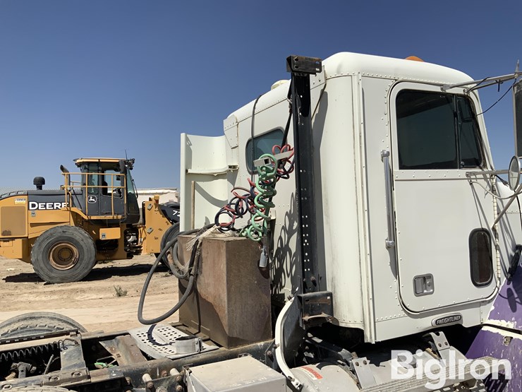 1997-freightliner-fld112-image-10