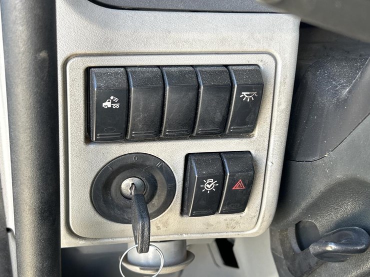 2019-peterbilt-579-image-63