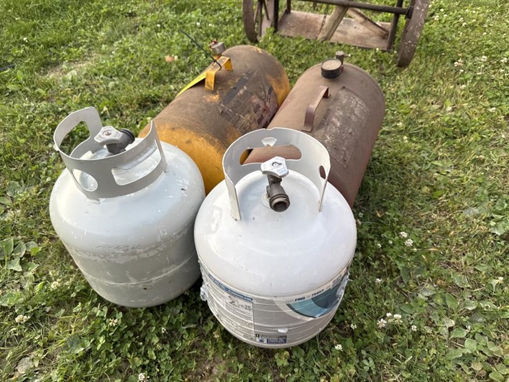 #2577-•-(2)-air-tanks-(2)-propane-tanks-image-3