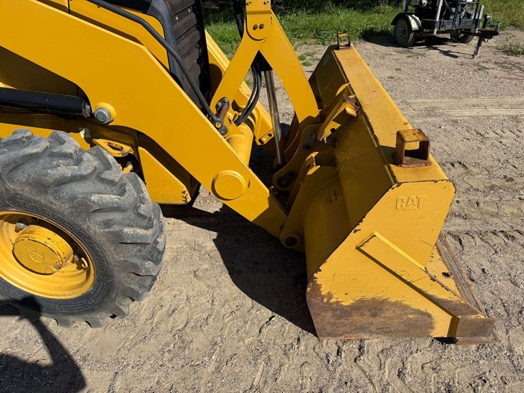 2014-caterpillar-420f-image-12