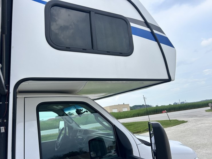 2021-ford-e450-image-27