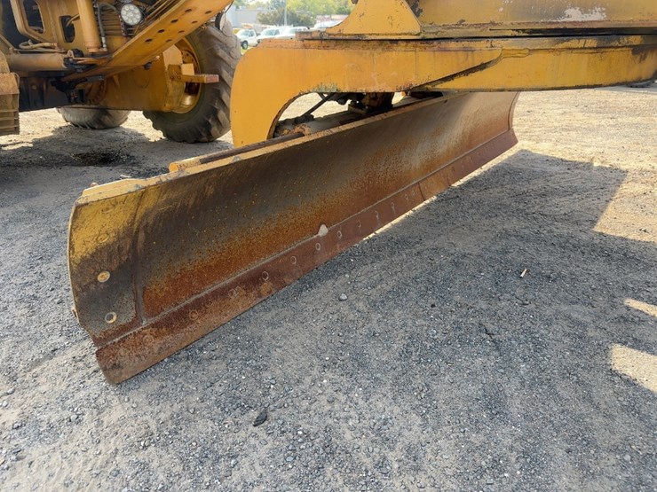 1982-deere-670a-image-18