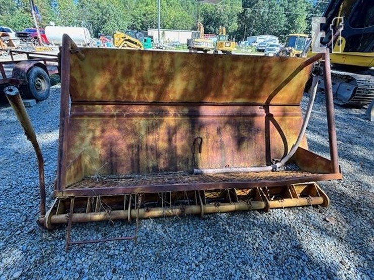 dump-truck-spreader-tailgate-image-1