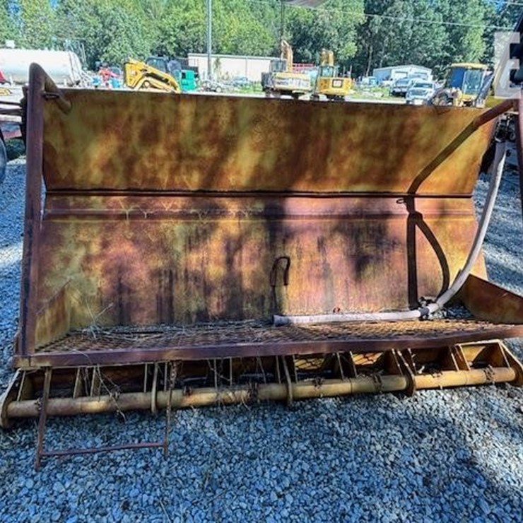 DUMP TRUCK SPREADER TAILGATE