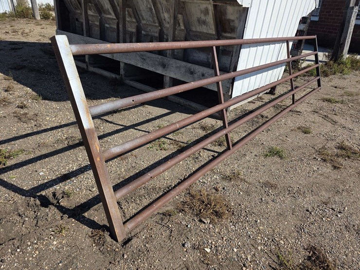 19’9”-x-4’-–-5-bar-homemade-heavy-duty-gate-*seller-is-going-south,-item-needs-to-be-removed-by-octo-image-1