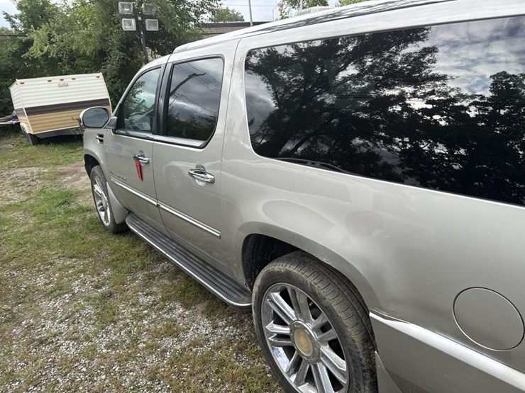 2008-cadillac-escalade-image-11