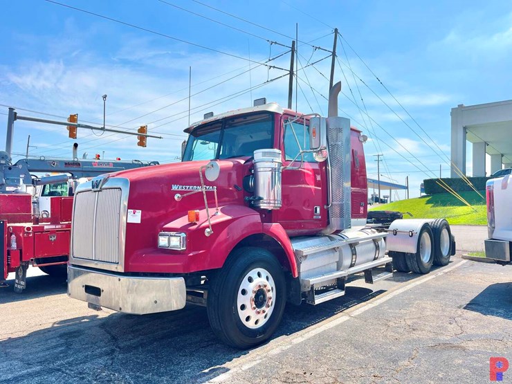 2015-western-star-4900-image-1