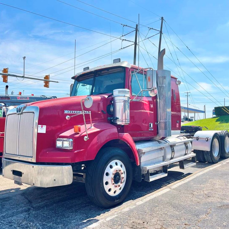 2015 WESTERN STAR 4900