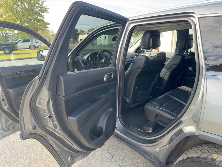 2013-jeep-grand-cherokee-laredo-image-14