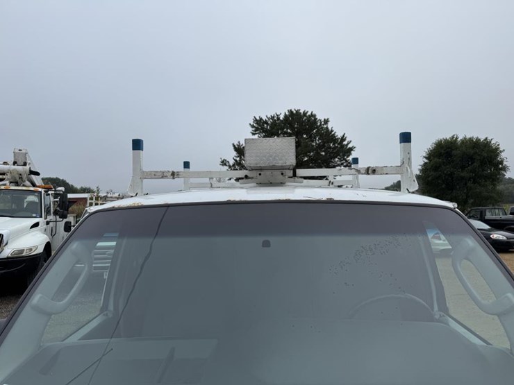 2011-ford-cargo-image-9