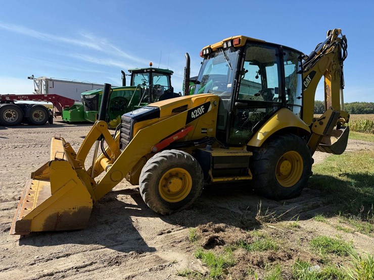 2014-caterpillar-420f-image-59