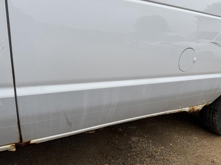 2013-ford-cargo-image-15