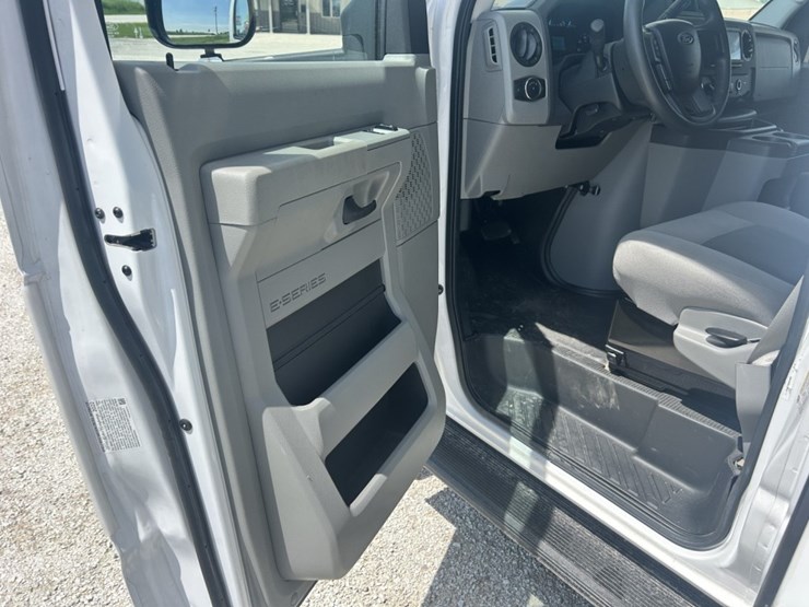 2023-ford-e450-image-44