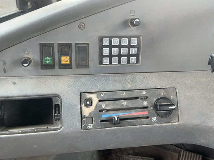 2006-volvo-a25d-image-47