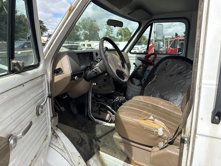 1996-gmc-3500-image-22