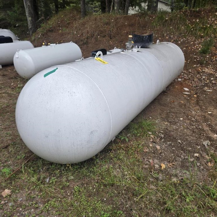 #2829 • 1000 Gallon LP Tank