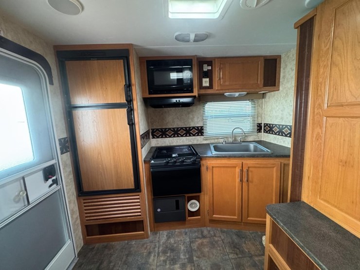 #2285-•-2010-keystone-bullet-250rks-camper-image-59