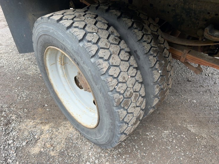 2001-ford-f550-xl-image-9