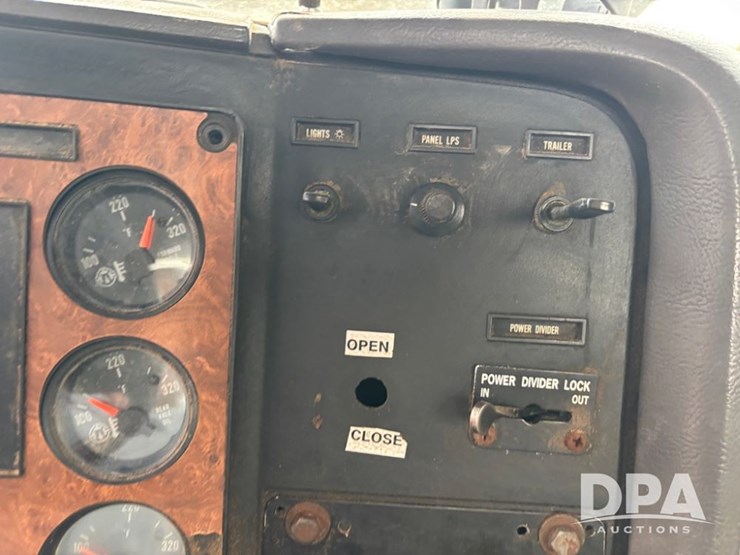 1995-ihc-9400-dry-tender-truck-(pz13881)-image-71
