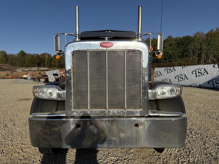 2012-peterbilt-389-image-8