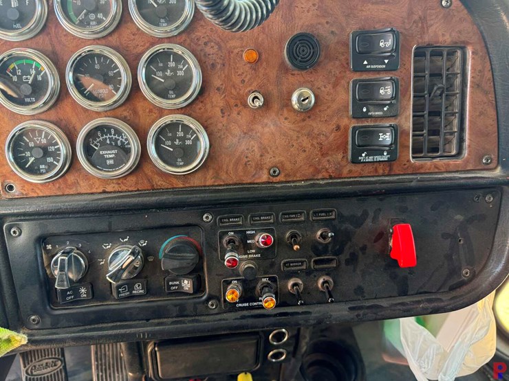 2004-peterbilt-379-image-16
