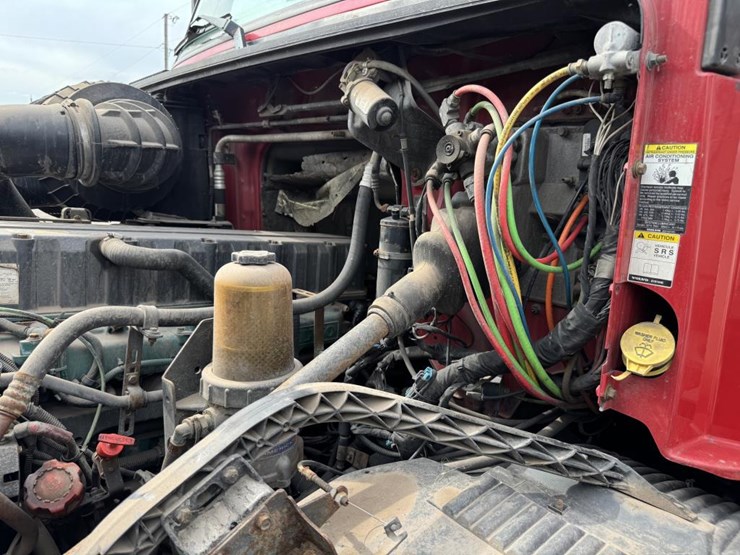 #1097-•-2006-volvo-ve-d12-sleeper-semi-tractor-image-68
