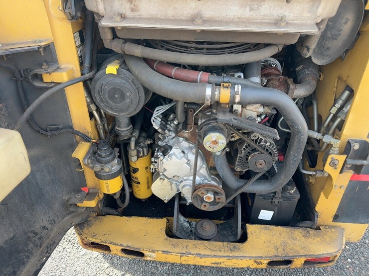 2004-caterpillar-242b-image-11