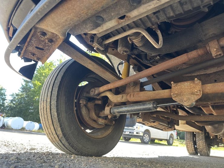 2004-ford-f550-xl-image-40