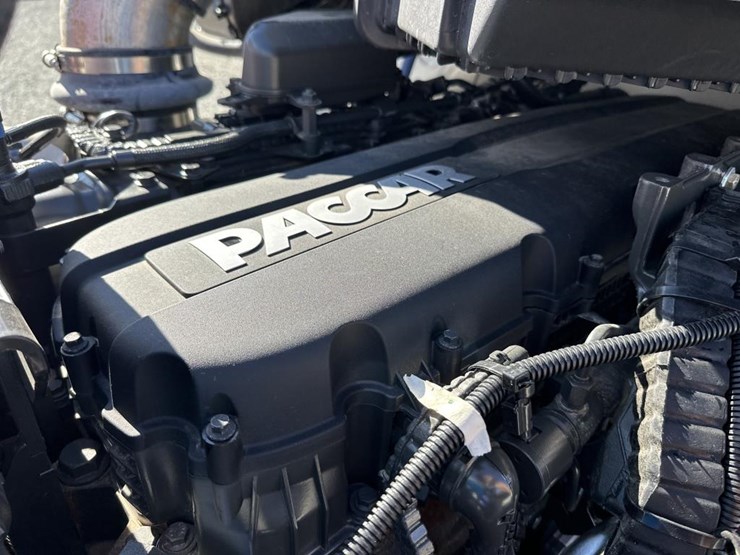 2025-kenworth-t880-image-58