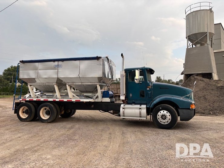 1995-ihc-9400-dry-tender-truck-(pz13881)-image-3