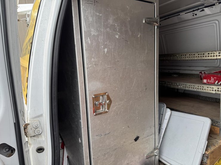 2008-ford-cargo-image-36