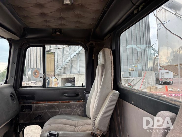 1995-ihc-9400-dry-tender-truck-(pz13881)-image-66