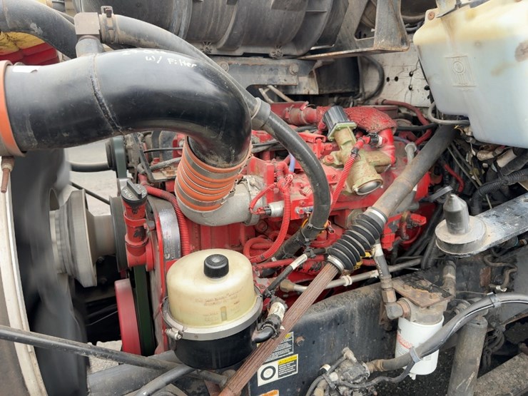 2015-kenworth-t440-image-8