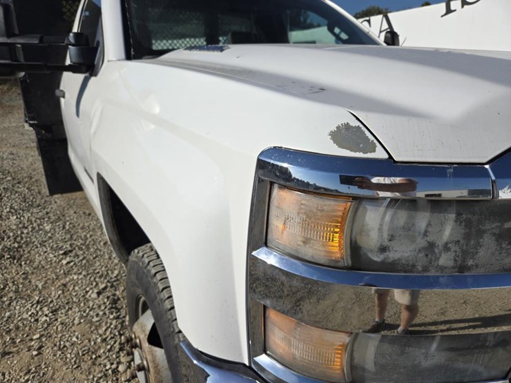 2015-chevrolet-3500-image-11