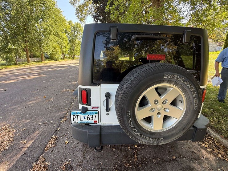 2011-jeep-wrangler-sport-image-10