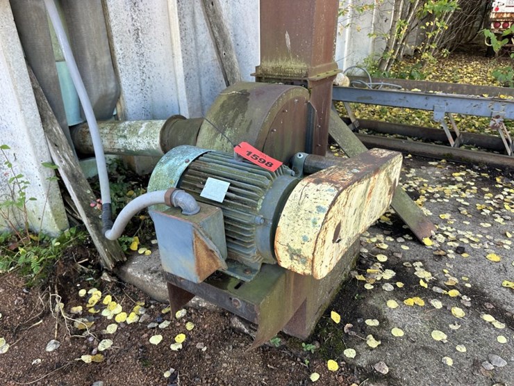 #1598-•-25hp-saw-dust-blower-w/-shaker-deck-image-4