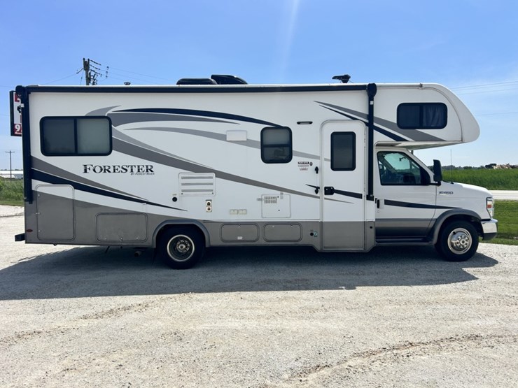 2017-ford-e450-image-6