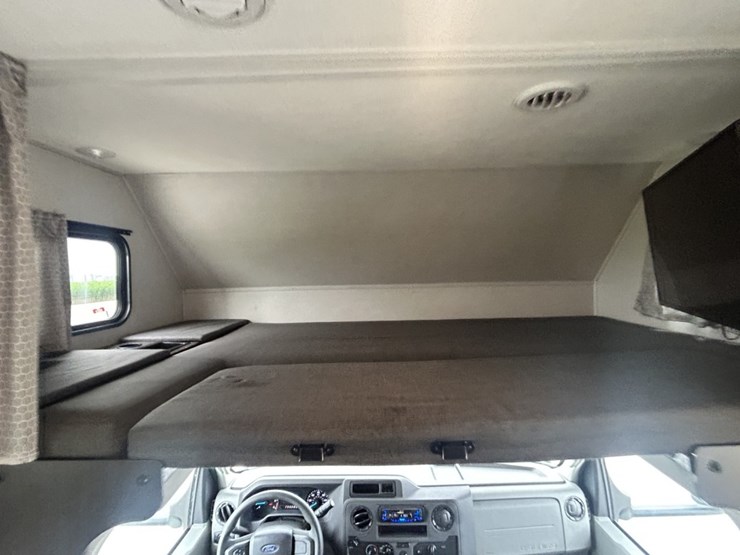 2021-ford-e450-image-56