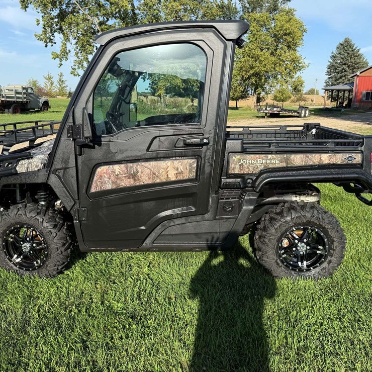 2021 JOHN DEERE GATOR