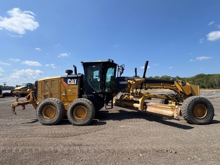 caterpillar-140m2-image-5