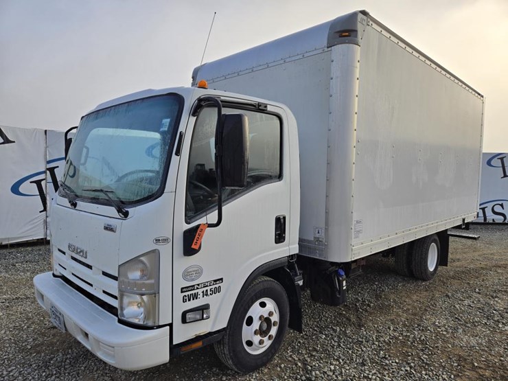 2015-isuzu-npr-hd-image-1