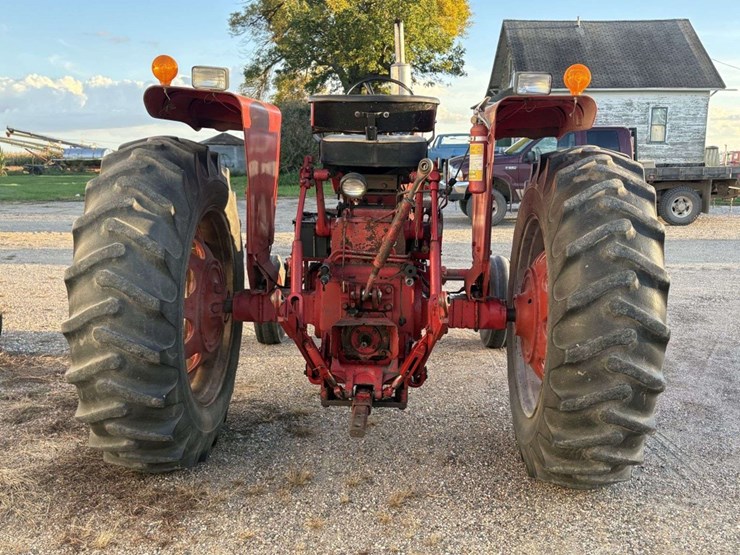 1971-farmall-656-hydro-diesel-tractor,-fenders,-wf,-540-pto,-3pt,-2-hyd,-16.9-38-rears,-7.50-16-fron-image-6