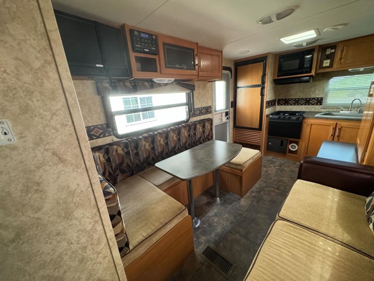 #2285-•-2010-keystone-bullet-250rks-camper-image-27