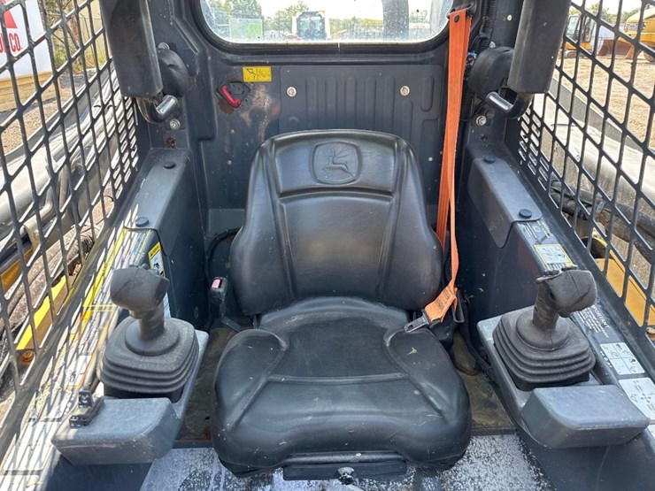 2019-deere-325g-image-22